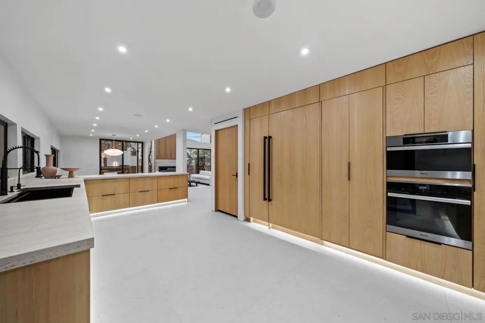 7376 Fay Ave La Jolla, CA 92037