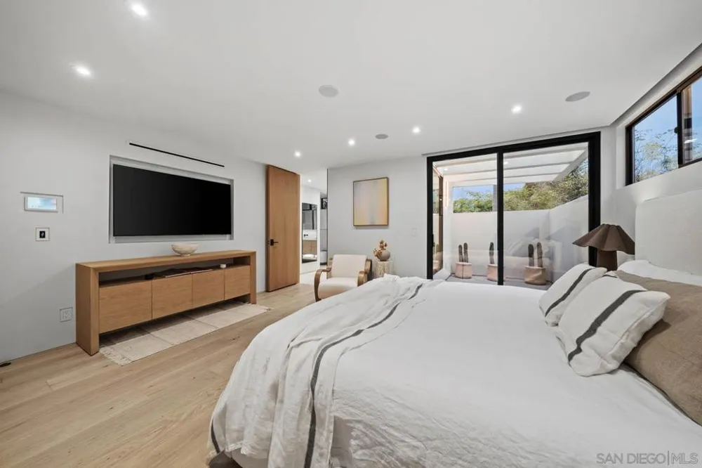 7376 Fay Ave La Jolla, CA 92037