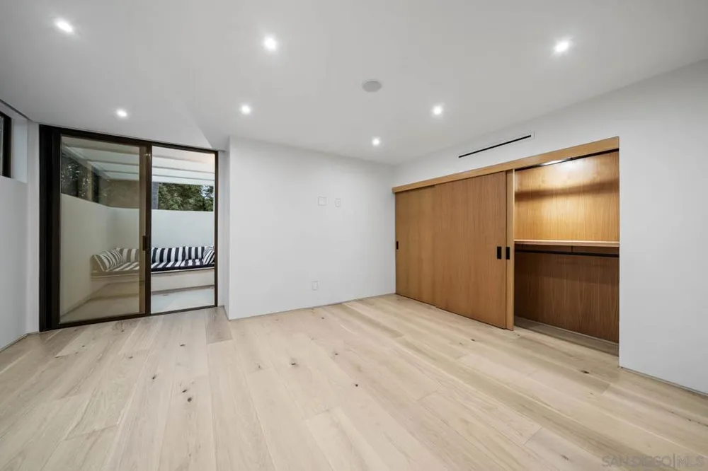 7376 Fay Ave La Jolla, CA 92037