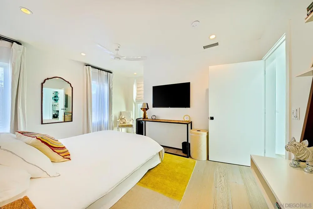 231 Bonair La Jolla, CA 92037