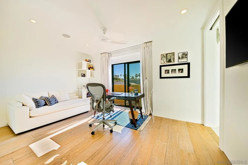 231 Bonair La Jolla, CA 92037