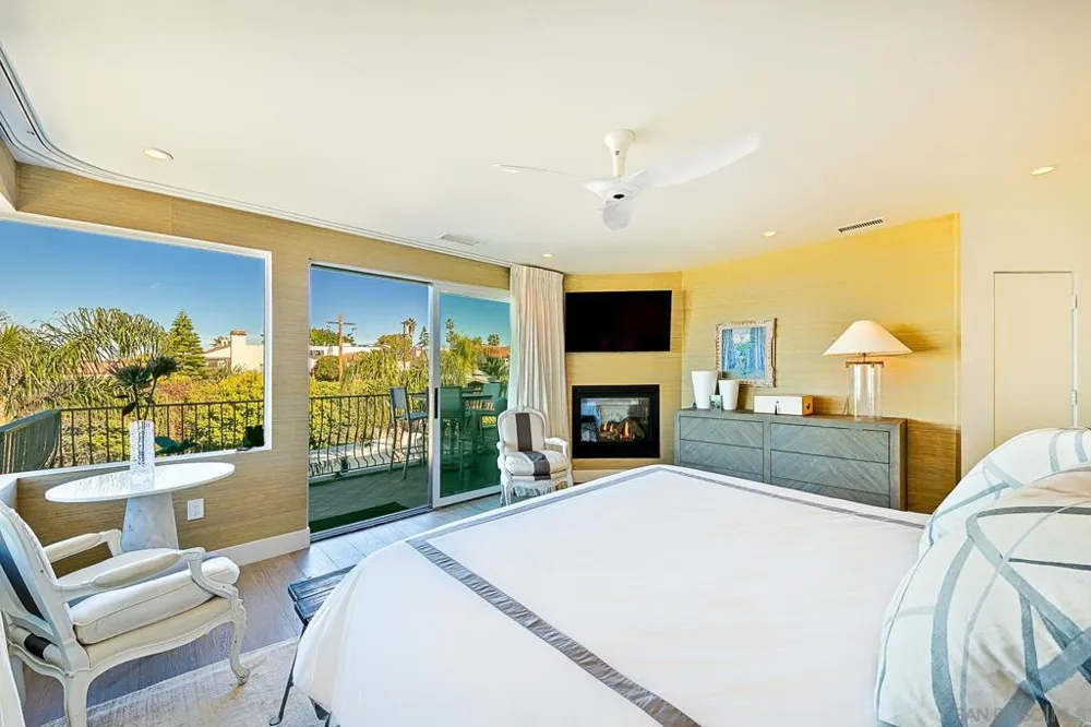 231 Bonair La Jolla, CA 92037