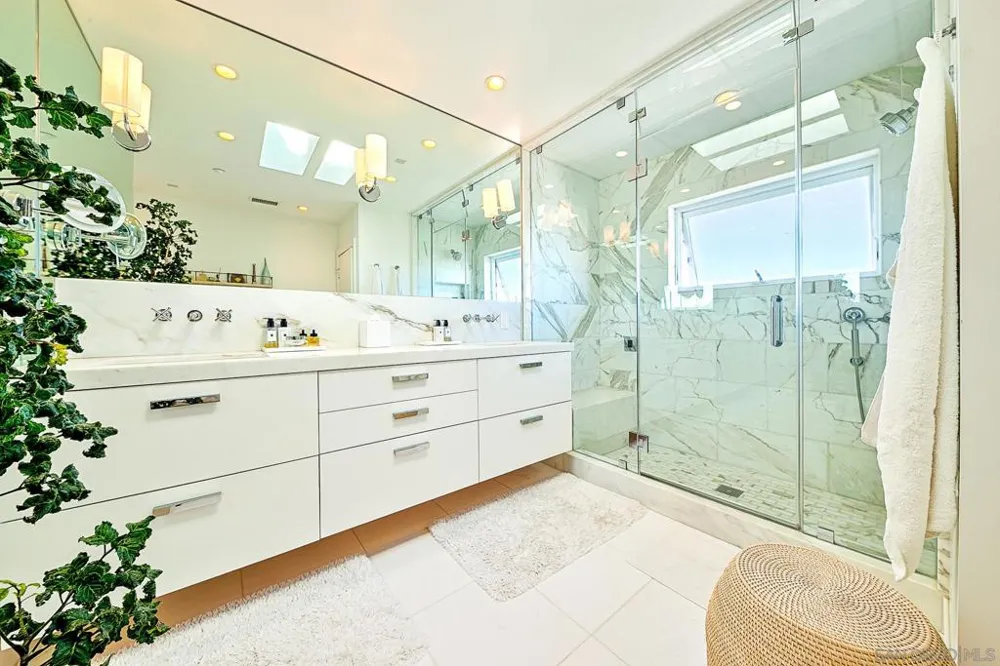 231 Bonair La Jolla, CA 92037