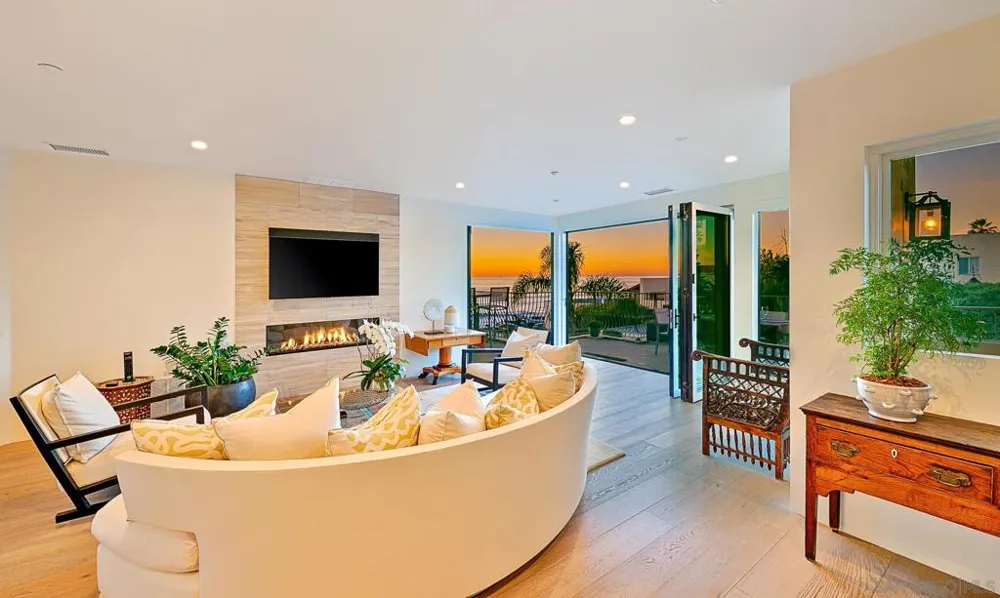 231 Bonair La Jolla, CA 92037