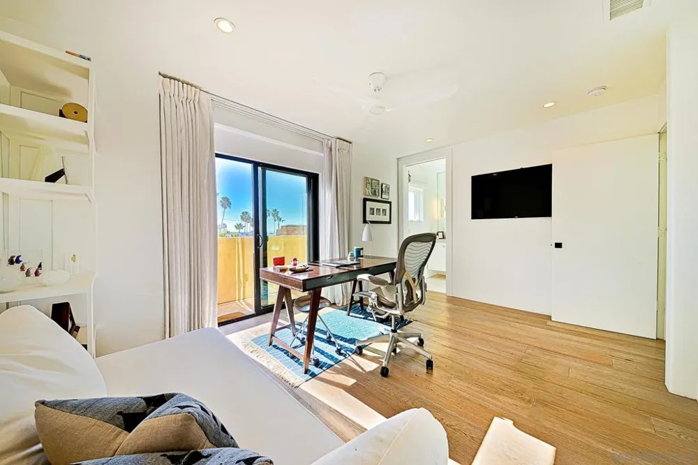 231 Bonair La Jolla, CA 92037