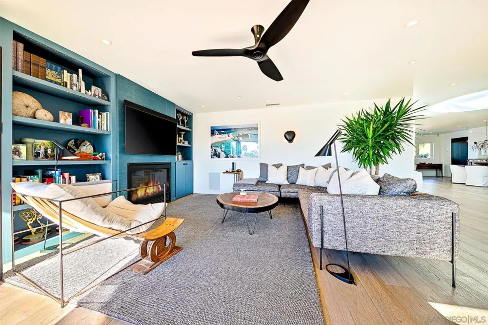 231 Bonair La Jolla, CA 92037
