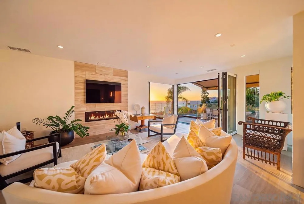 231 Bonair La Jolla, CA 92037