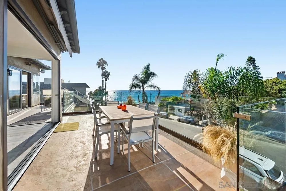 231 Bonair La Jolla, CA 92037