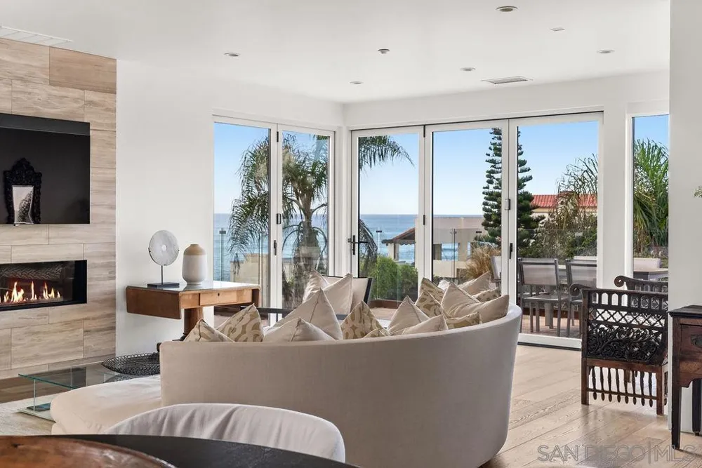 231 Bonair La Jolla, CA 92037