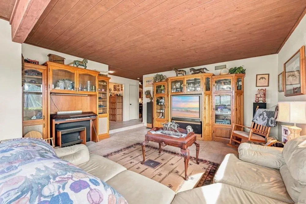 30136 Rolling Hills Valley Center, CA 92082
