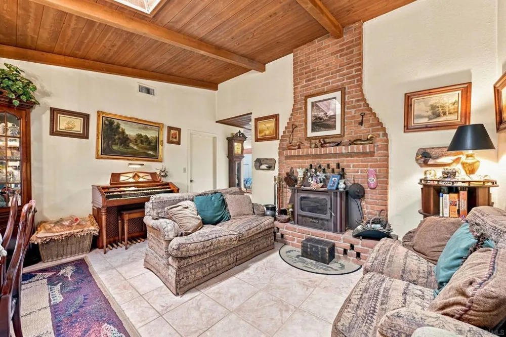 30136 Rolling Hills Valley Center, CA 92082