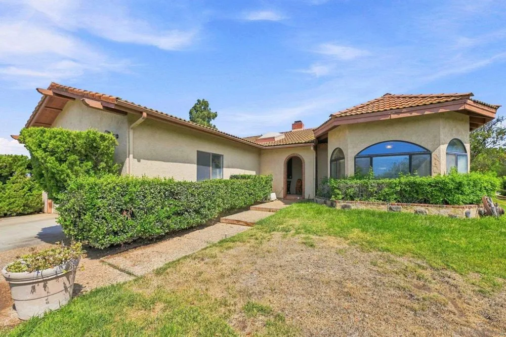 30136 Rolling Hills Valley Center, CA 92082