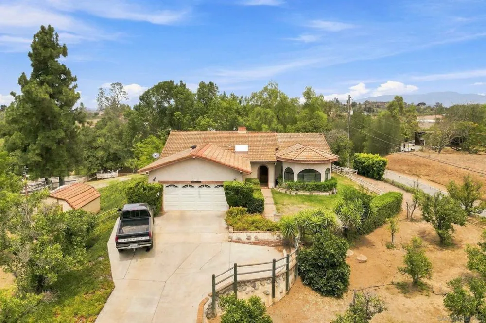 30136 Rolling Hills Valley Center, CA 92082