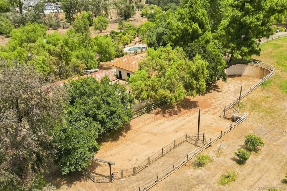 30136 Rolling Hills Valley Center, CA 92082