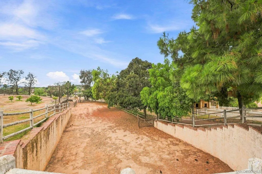30136 Rolling Hills Valley Center, CA 92082