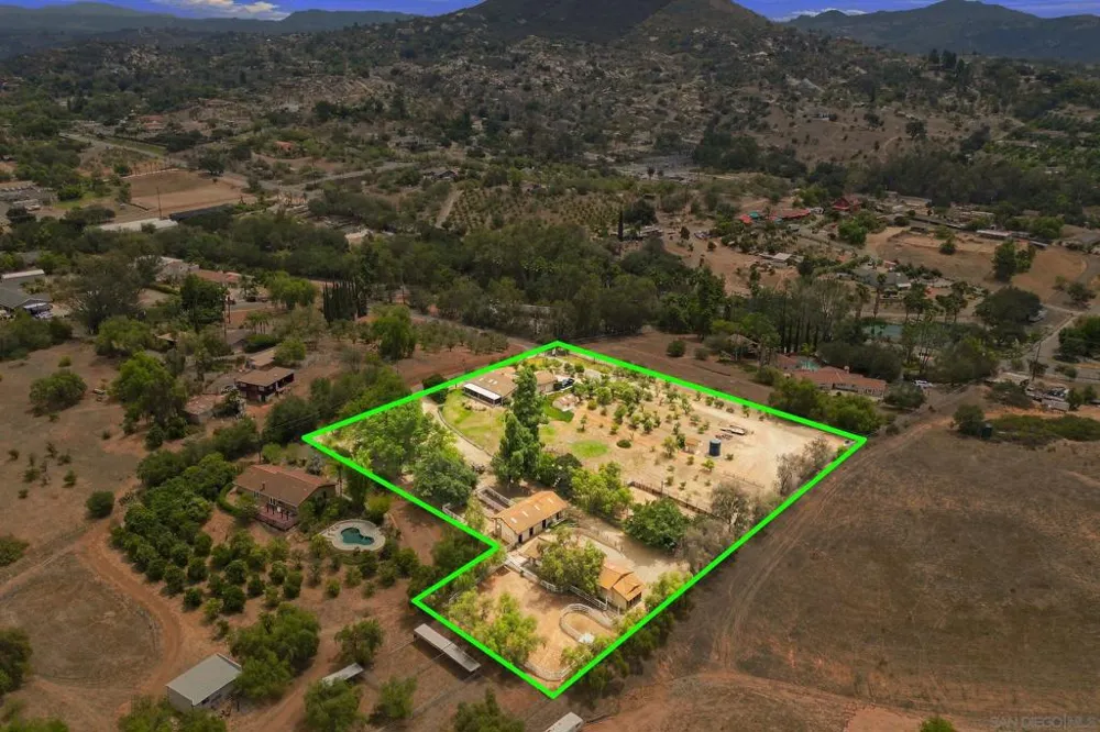 30136 Rolling Hills Valley Center, CA 92082