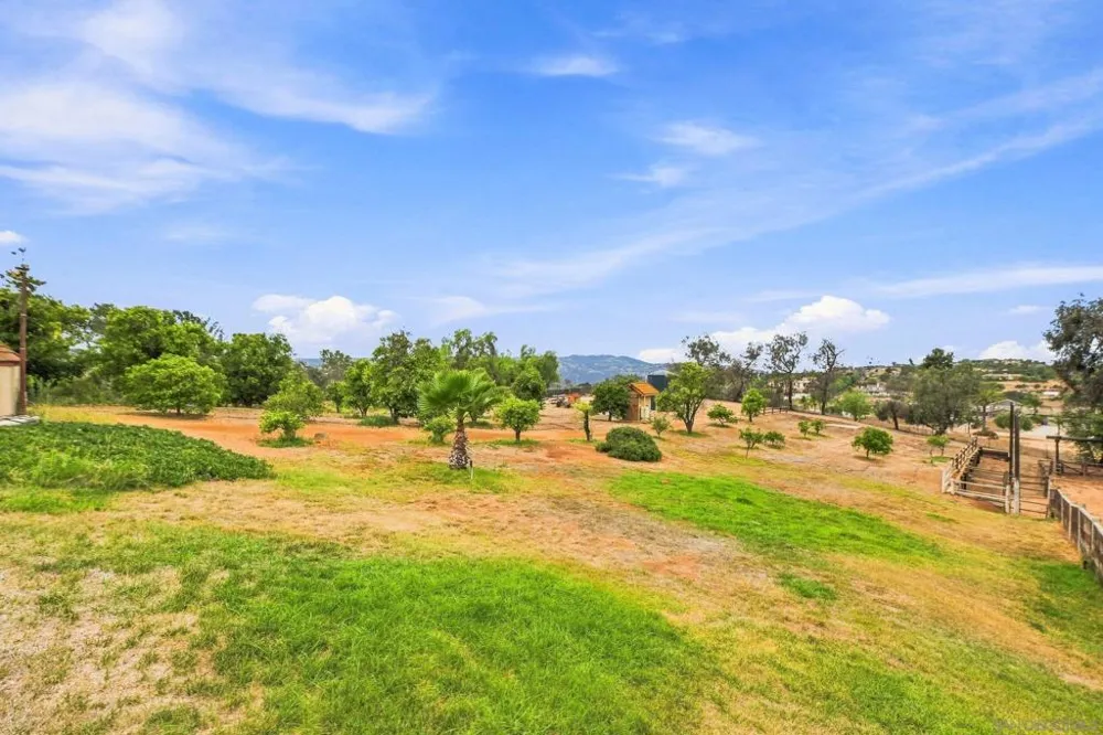 30136 Rolling Hills Valley Center, CA 92082