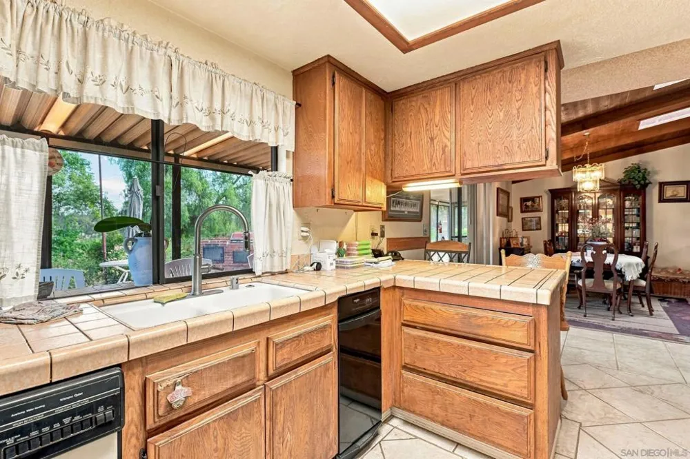 30136 Rolling Hills Valley Center, CA 92082