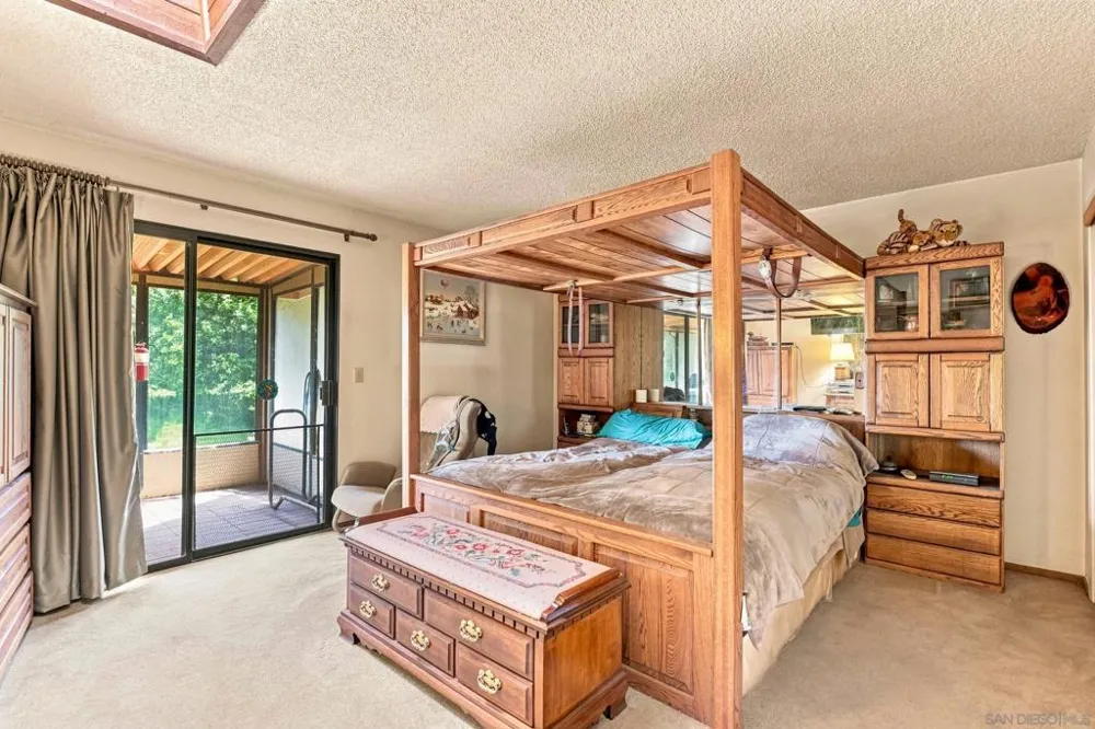 30136 Rolling Hills Valley Center, CA 92082