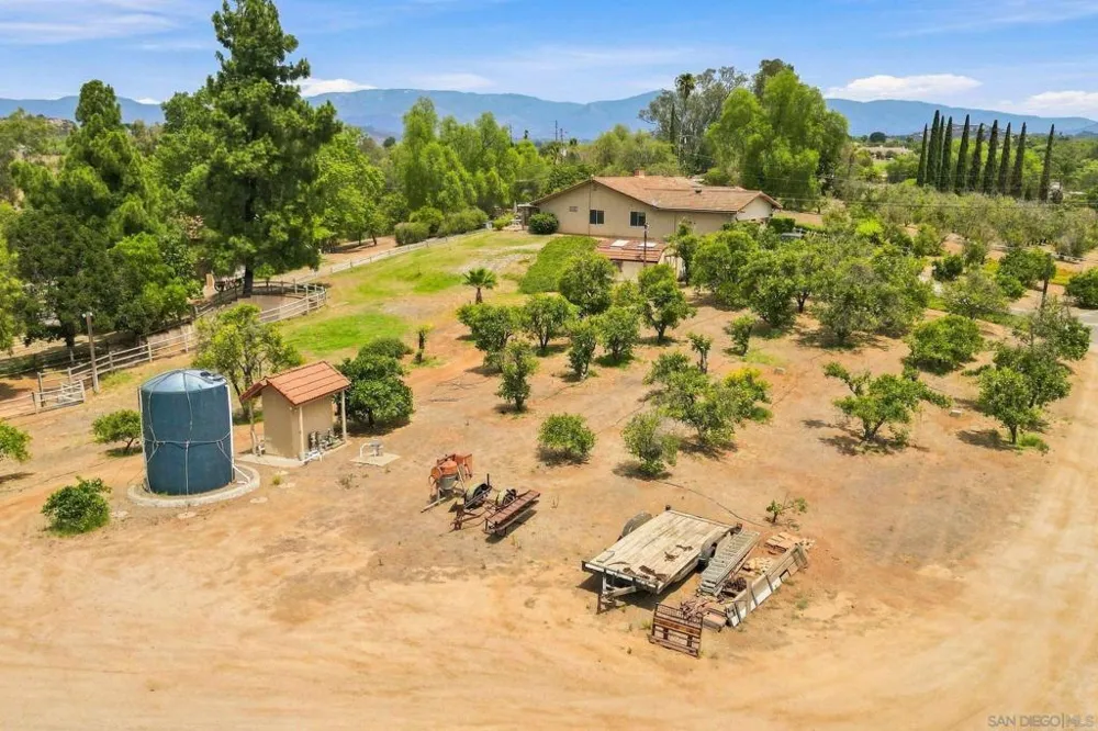 30136 Rolling Hills Valley Center, CA 92082