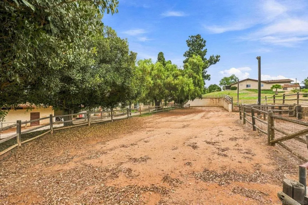 30136 Rolling Hills Valley Center, CA 92082