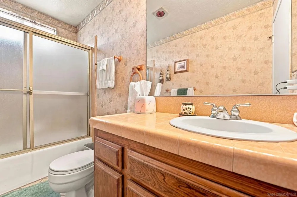 30136 Rolling Hills Valley Center, CA 92082