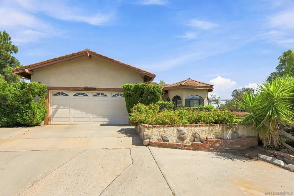 30136 Rolling Hills Valley Center, CA 92082