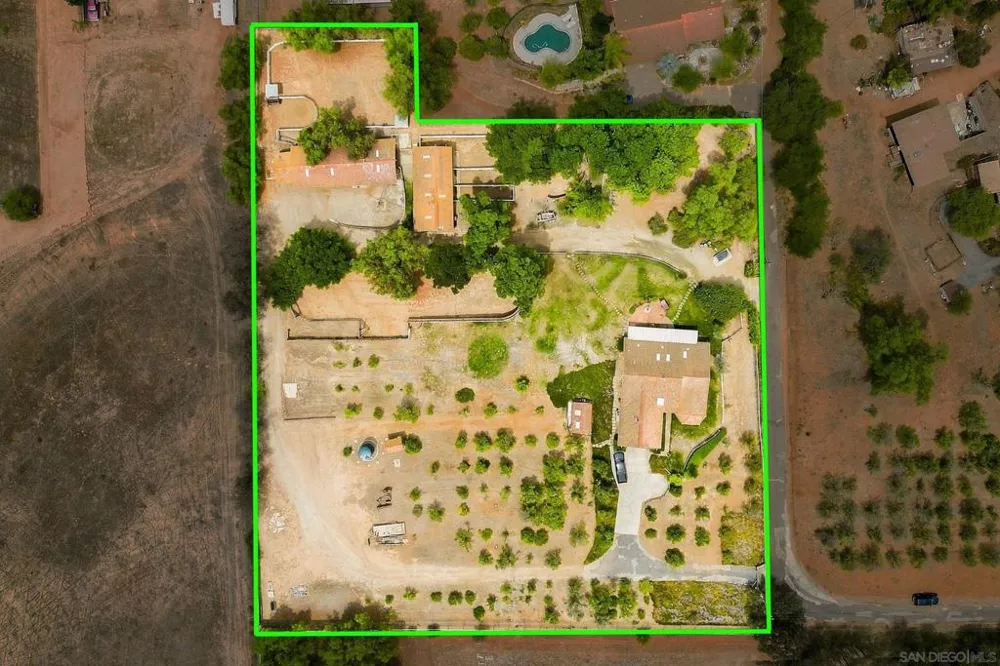30136 Rolling Hills Valley Center, CA 92082