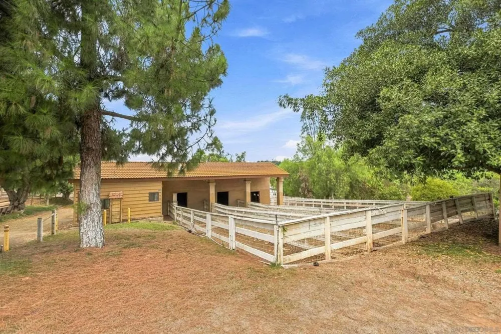 30136 Rolling Hills Valley Center, CA 92082