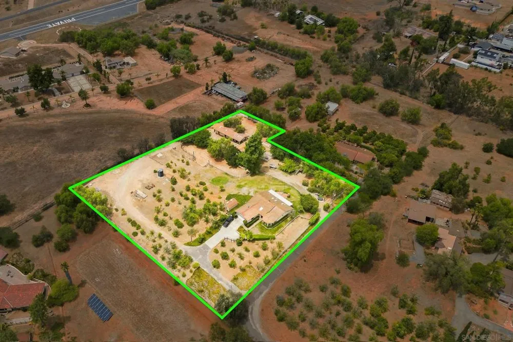 30136 Rolling Hills Valley Center, CA 92082