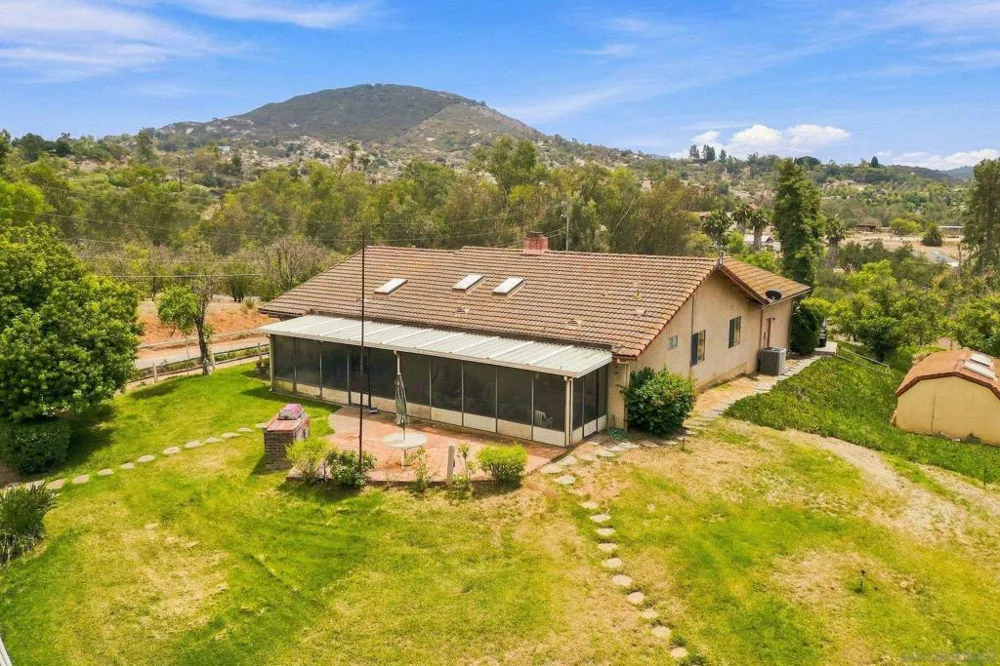 30136 Rolling Hills Valley Center, CA 92082