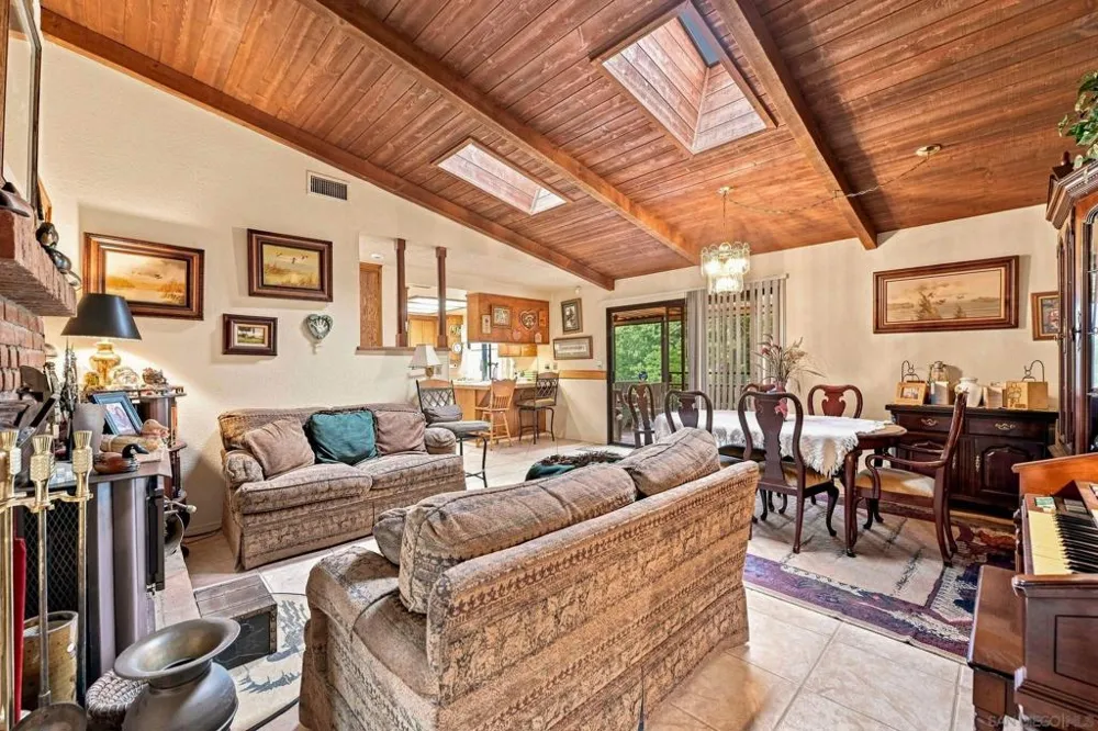 30136 Rolling Hills Valley Center, CA 92082