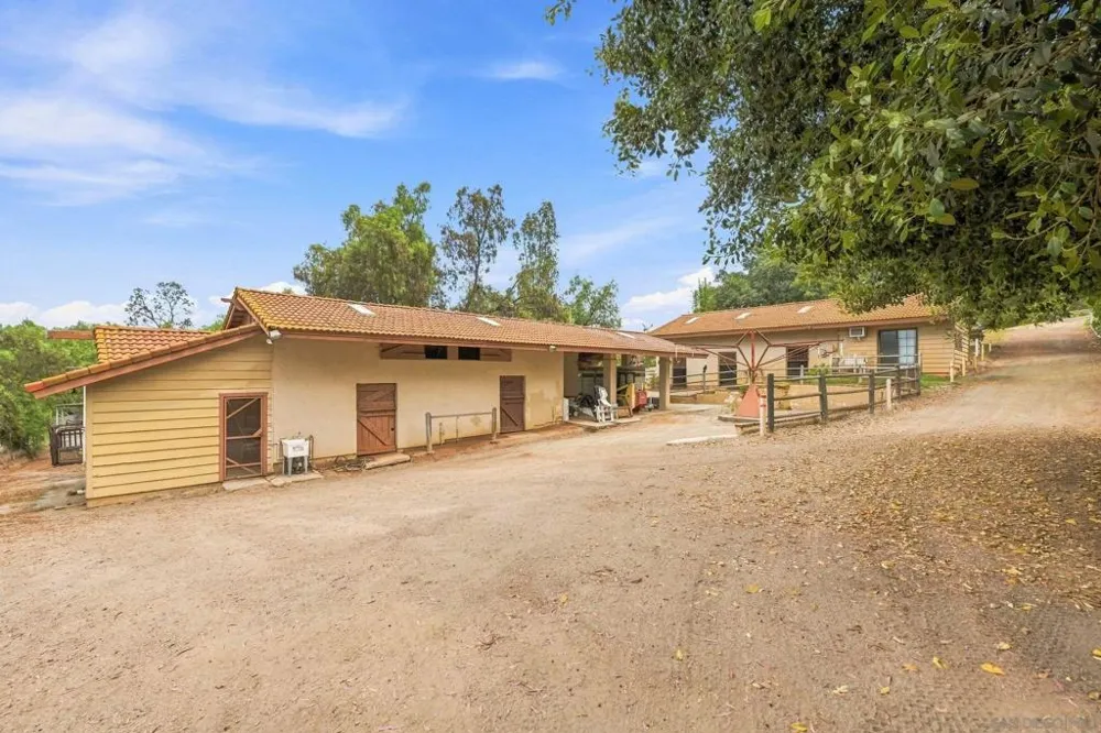30136 Rolling Hills Valley Center, CA 92082