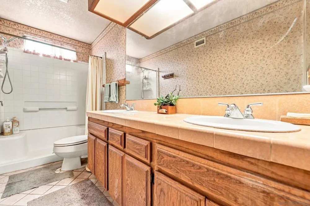 30136 Rolling Hills Valley Center, CA 92082