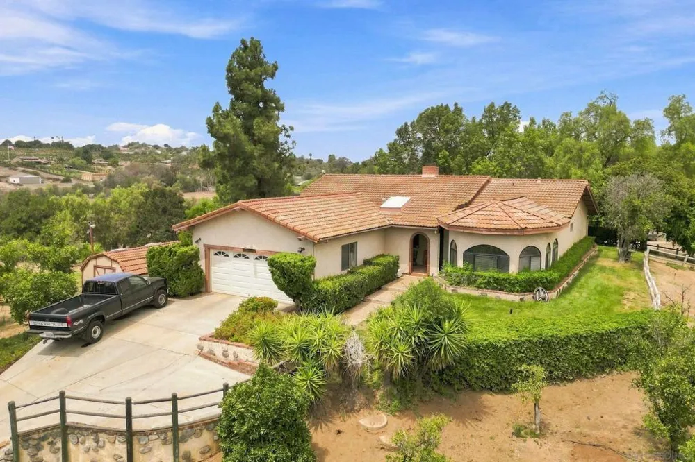 30136 Rolling Hills Valley Center, CA 92082