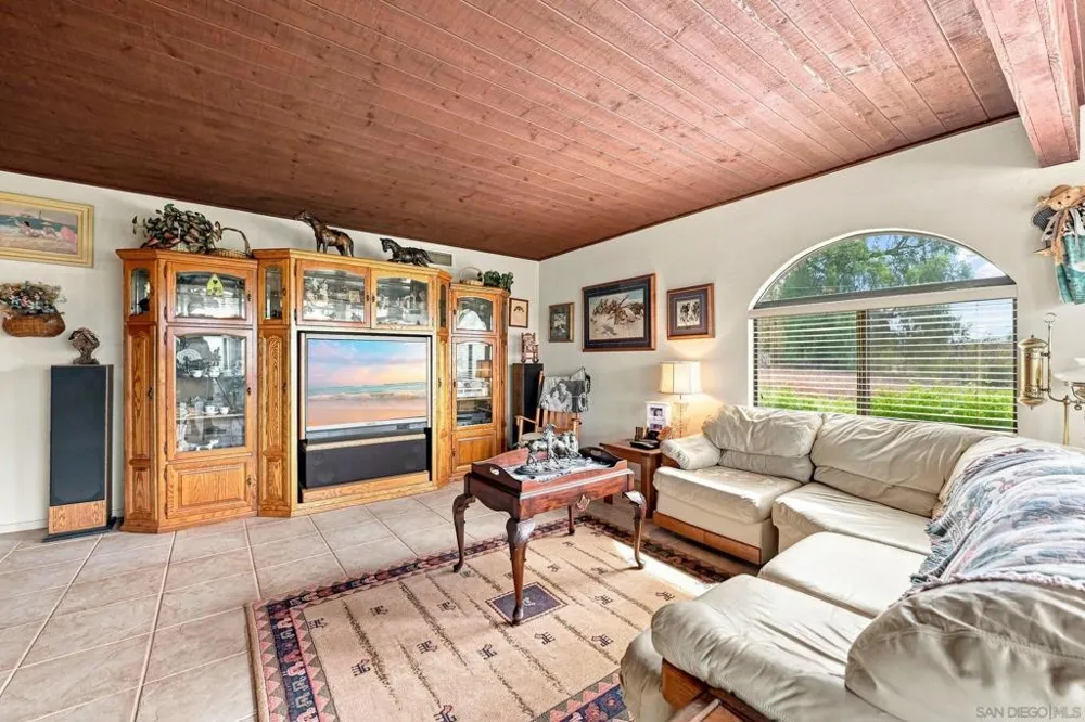 30136 Rolling Hills Valley Center, CA 92082