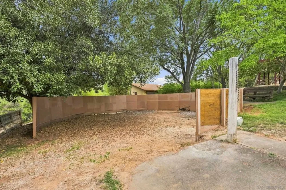 30136 Rolling Hills Valley Center, CA 92082