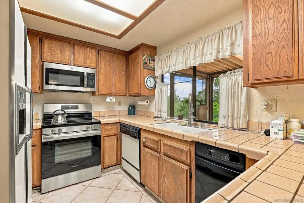 30136 Rolling Hills Valley Center, CA 92082