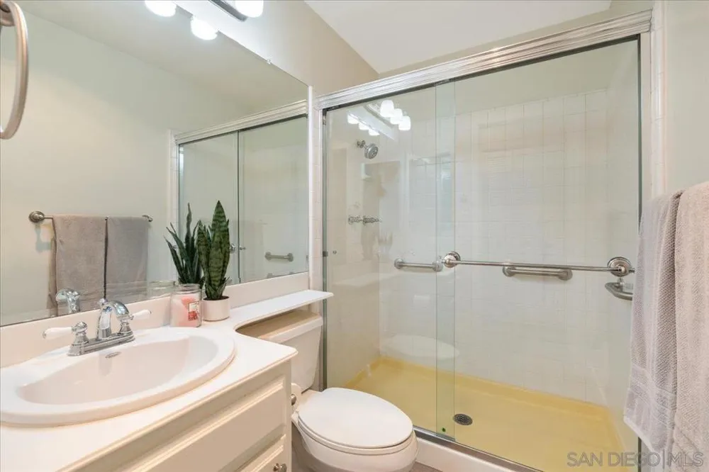 245 Fairlee Encinitas, CA 92024