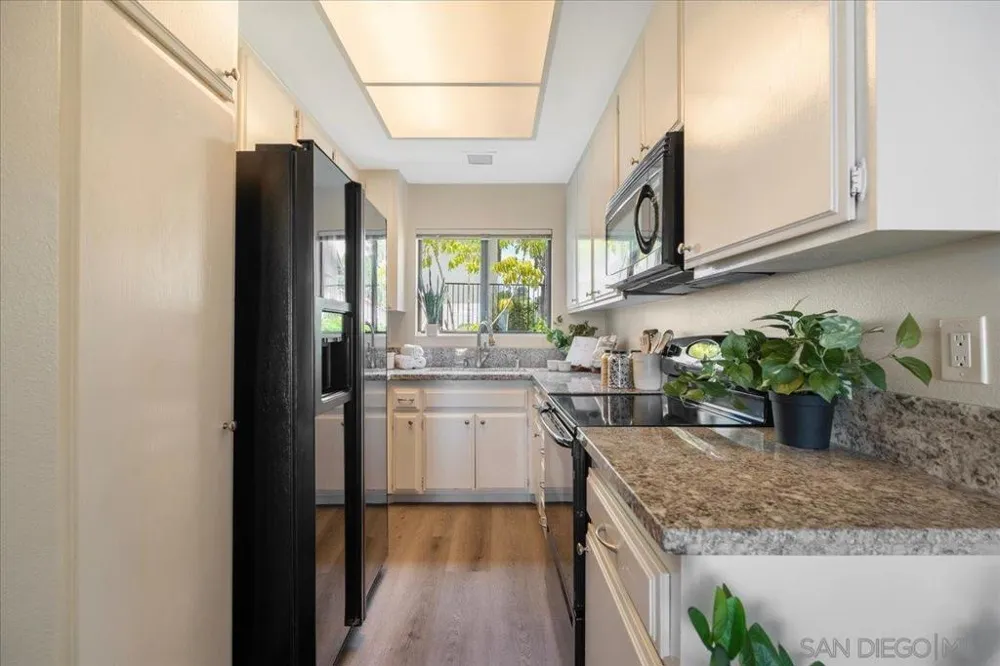 245 Fairlee Encinitas, CA 92024