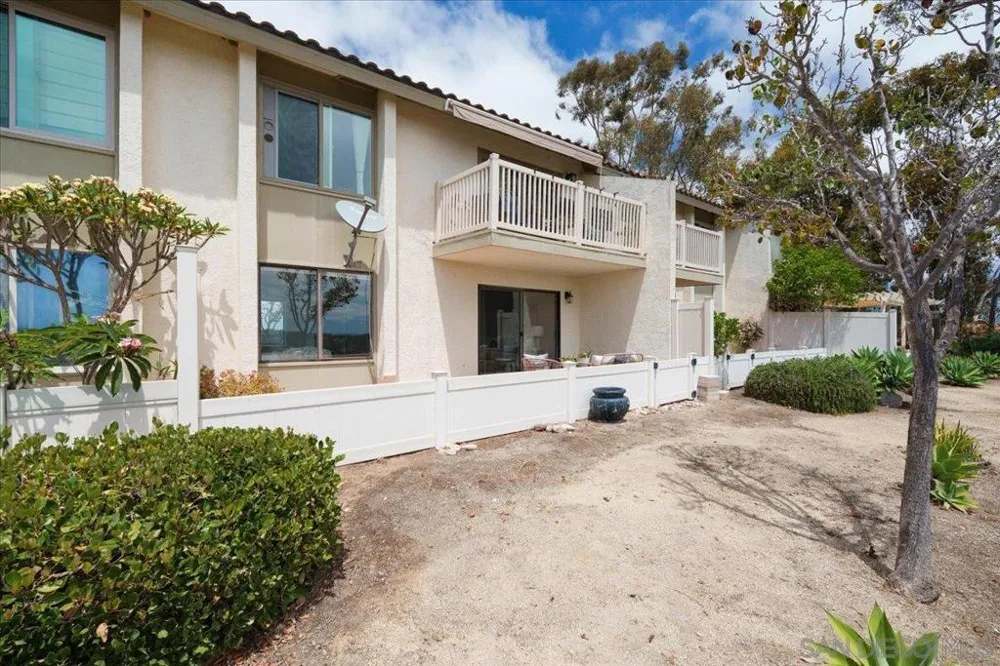 245 Fairlee Encinitas, CA 92024