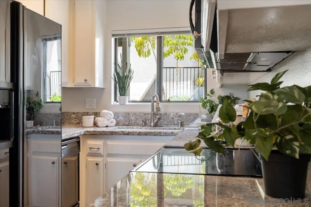 245 Fairlee Encinitas, CA 92024