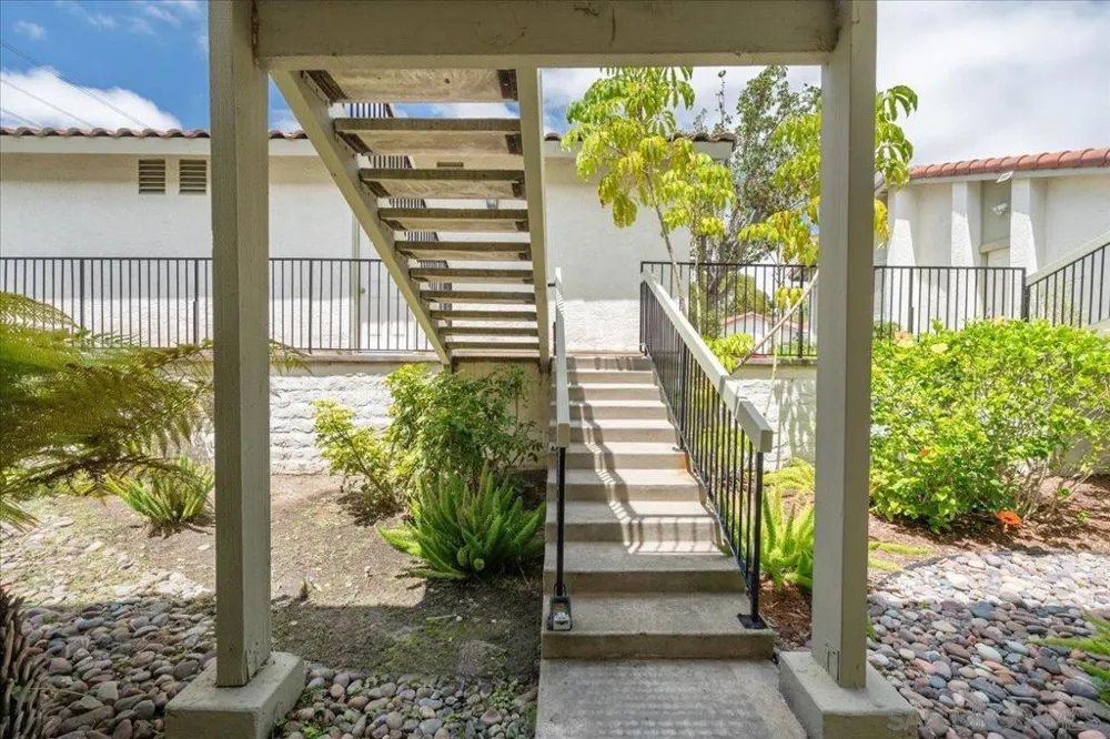 245 Fairlee Encinitas, CA 92024