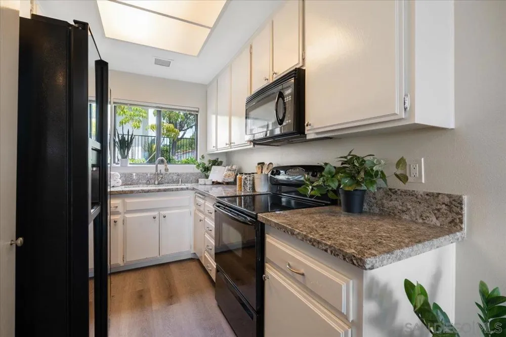245 Fairlee Encinitas, CA 92024