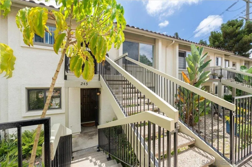 245 Fairlee Encinitas, CA 92024