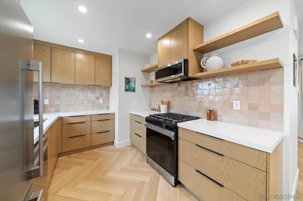 7374 Bishops Ln La Jolla, CA 92037