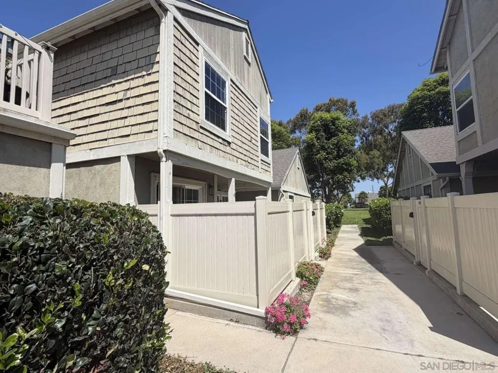 4463 Chase Dr #23 Huntington Beach, CA 92649