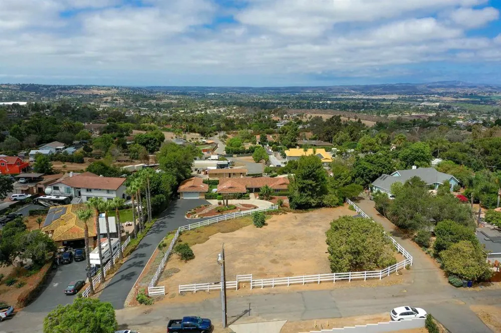 2720 Mason Way Vista, CA 92084