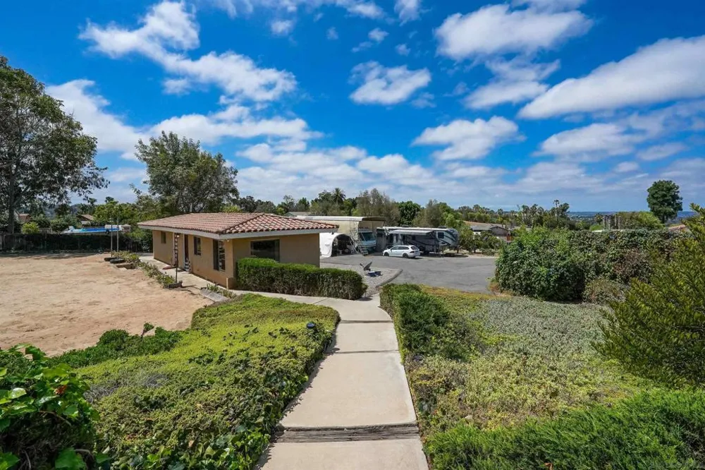 2720 Mason Way Vista, CA 92084