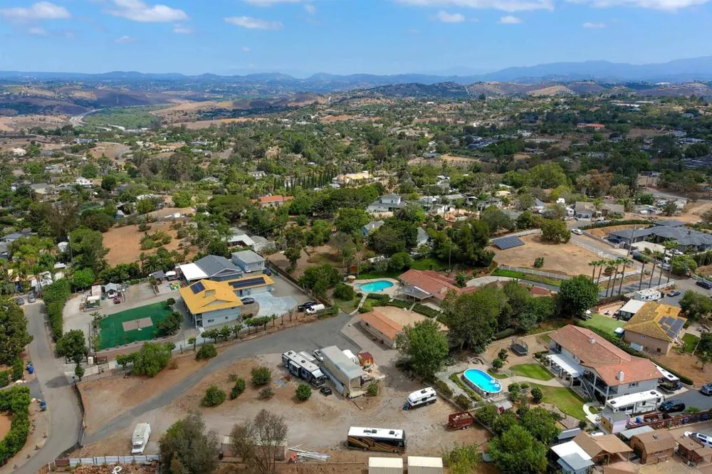 2720 Mason Way Vista, CA 92084